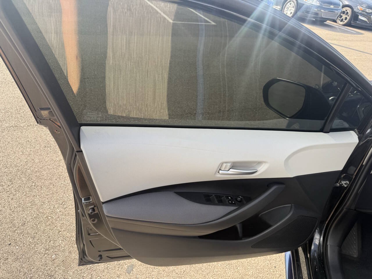 Used 2021 Toyota Corolla LE FWD image 17
