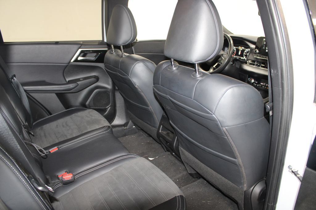 Used 2023 Mitsubishi Outlander SE Black Edition AWD/4WD image 23
