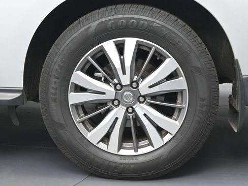 Used 2020 Nissan Pathfinder S image 18