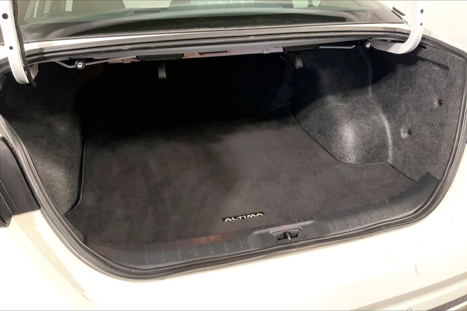 Used 2025 Nissan Altima 2.5 SV FWD image 4