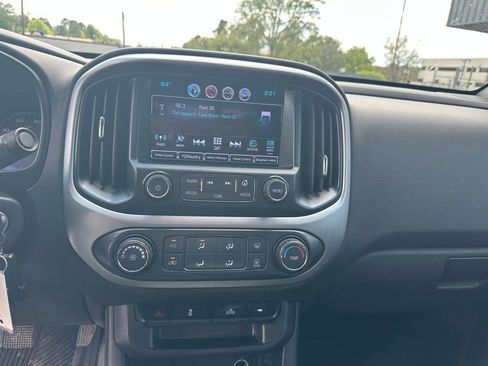 Used 2017 Chevrolet Colorado LT w/ LT Convenience Package image 18