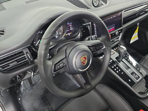New 2026 Porsche Macan image 4