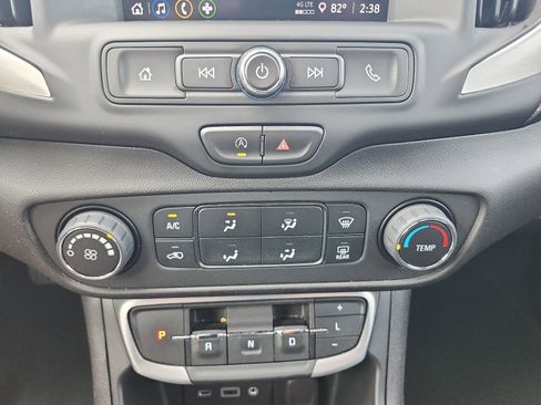 Used 2024 GMC Terrain SLE FWD image 16