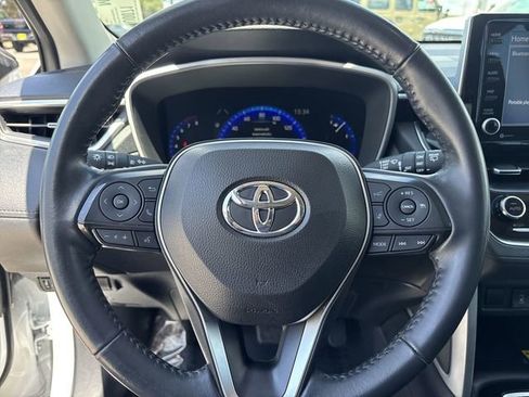 Used 2022 Toyota Corolla Cross XLE w/ Convenience Package FWD image 22