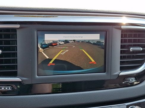 Used 2022 Chrysler Voyager LX FWD image 18