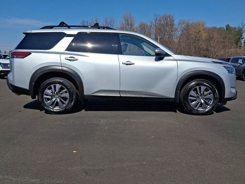 Certified 2025 Nissan Pathfinder SV w/ SV Premium Package image 7