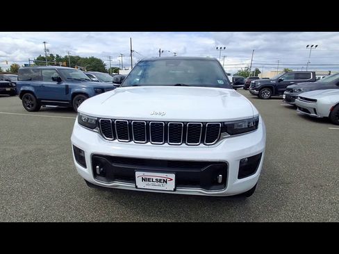 Used 2024 Jeep Grand Cherokee Overland AWD/4WD image 3
