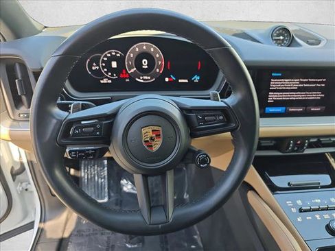 Used 2024 Porsche Cayenne Coupe AWD/4WD image 18