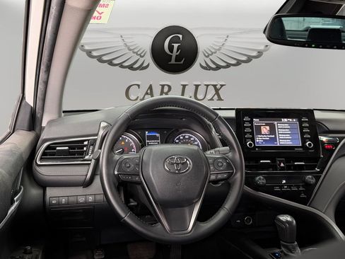 Used 2021 Toyota Camry SE w/ Convenience Package FWD image 12