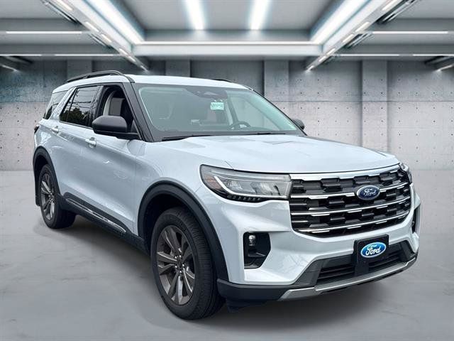 Used 2025 Ford Explorer Active w/ Active Comfort Package AWD/4WD image 3