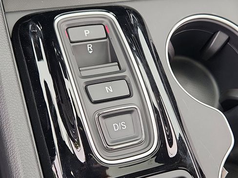 New 2025 Honda Pilot Touring image 11