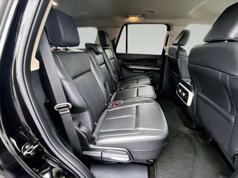 Used 2022 Ford Expedition XLT image 16