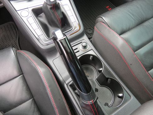 Used 2015 Volkswagen GTI SE FWD image 22