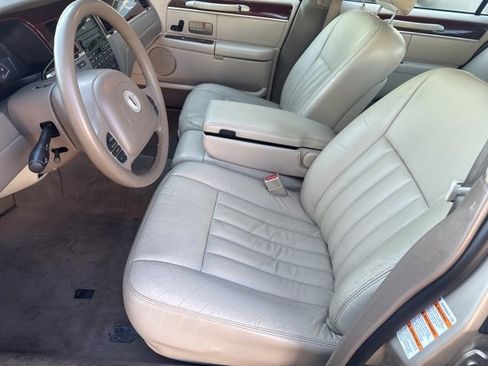 Used 2004 Lincoln Town Car Signature image 23