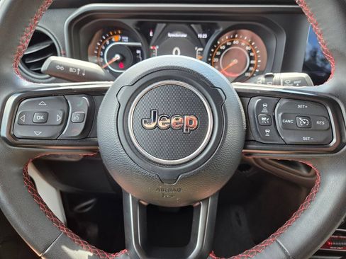 Used 2024 Jeep Wrangler Unlimited Rubicon AWD/4WD image 30