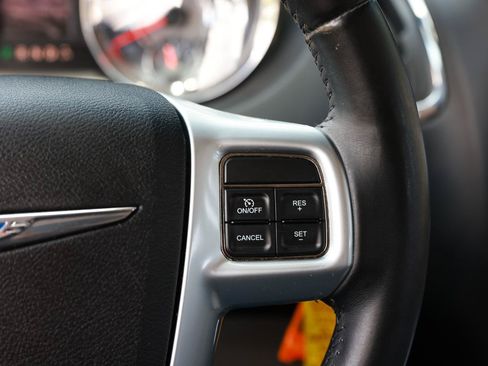 Used 2013 Chrysler Town & Country Touring FWD image 30