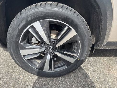 Used 2023 Nissan Rogue SL AWD/4WD image 26