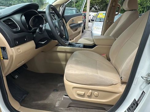 Used 2016 Kia Sedona LX w/ LX Convenience Package FWD image 23