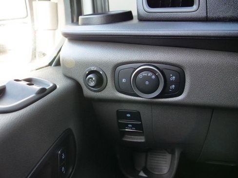 Used 2025 Ford Transit 350 XLT image 19