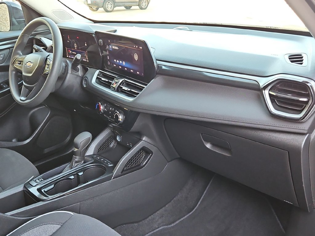 Used 2025 Chevrolet TrailBlazer LT AWD/4WD image 32