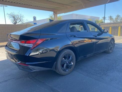 Used 2023 Hyundai Elantra SEL w/ Preferred Accessory Package image 3