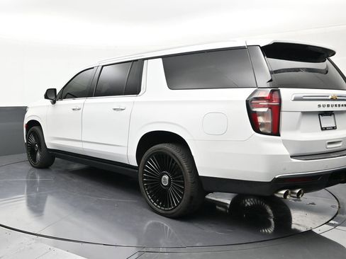 Used 2021 Chevrolet Suburban High Country w/ Premium Package 2 AWD/4WD image 3