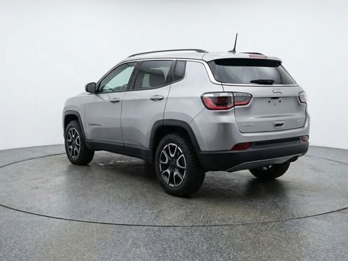 Used 2025 Jeep Compass Trailhawk AWD/4WD image 6