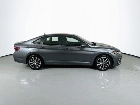 Used 2025 Volkswagen Jetta SE FWD image 10