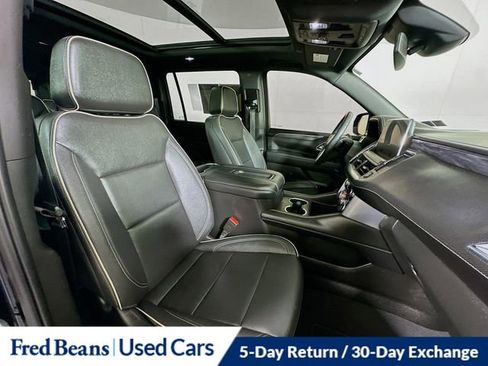Used 2023 GMC Yukon XL SLT w/ SLT Premium Package image 33