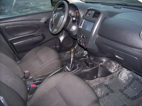 Used 2019 Nissan Versa S FWD image 33