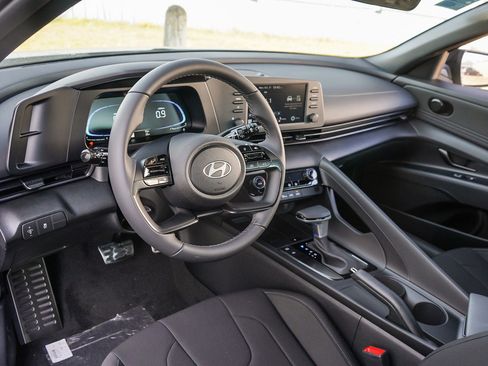 New 2025 Hyundai Elantra Sport image 19