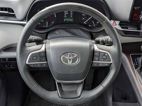 Used 2022 Toyota Sienna XLE AWD/4WD image 22