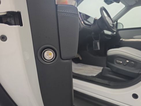 Used 2023 Rivian R1T Adventure AWD/4WD image 30