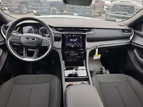 New 2025 Jeep Grand Cherokee Laredo X image 17