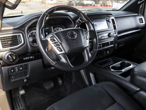 Used 2018 Nissan Titan SV w/ SV Convenience Package image 10