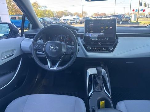 Used 2025 Toyota Corolla SE w/ SE Premium Package FWD image 19