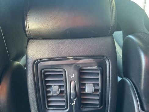 Used 2019 Jeep Grand Cherokee Laredo AWD/4WD image 13