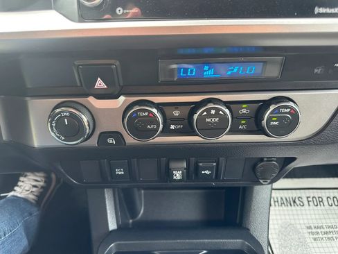Used 2022 Toyota Tacoma SR5 AWD/4WD image 23