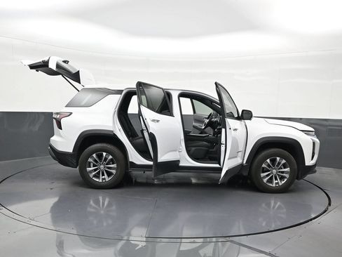 Used 2025 Chevrolet Equinox LT w/ Safety and Technology Package FWD image 33