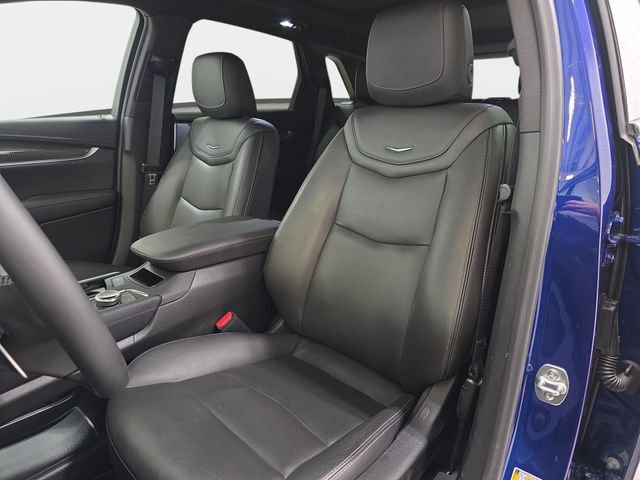Certified 2025 Cadillac XT5 Sportv w/ LPO, Red Accent Package AWD/4WD image 12