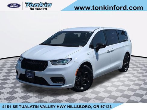 Used 2024 Chrysler Pacifica Limited FWD image 1