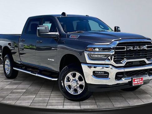 Certified 2026 RAM 2500 Big Horn AWD/4WD image 38