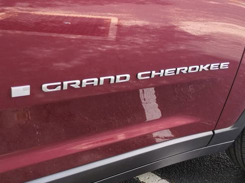 Used 2025 Jeep Grand Cherokee Limited RWD image 13