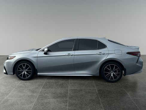 Used 2024 Toyota Camry SE w/ Cold Weather Package image 4