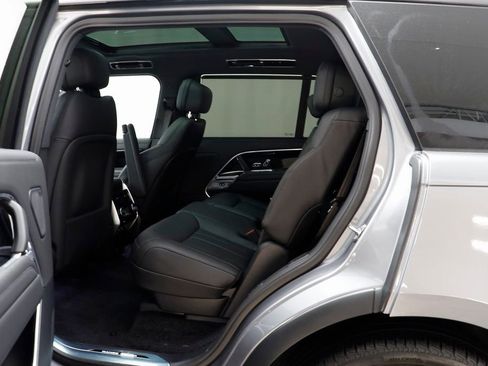 New 2025 Land Rover Range Rover Long Wheelbase SE image 16