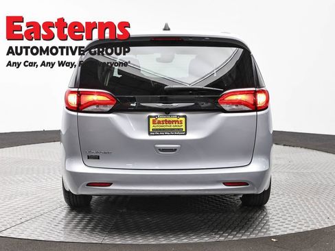Used 2023 Chrysler Voyager LX FWD image 6