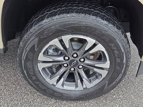 Used 2022 Chevrolet Colorado Z71 AWD/4WD image 7