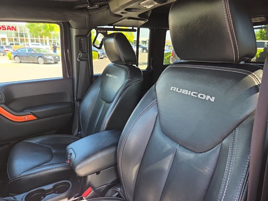 Used 2015 Jeep Wrangler Unlimited Rubicon w/ Connectivity Group AWD/4WD image 16