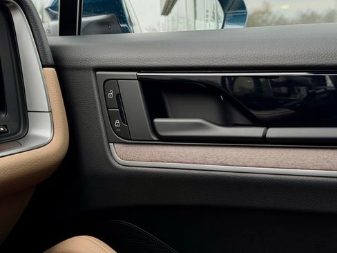 Certified 2024 Porsche Cayenne image 59