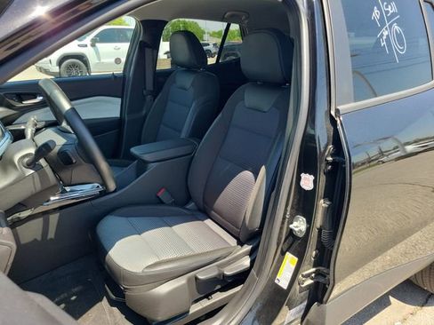 Used 2025 Chevrolet Trax LT w/ LT Convenience Package FWD image 17